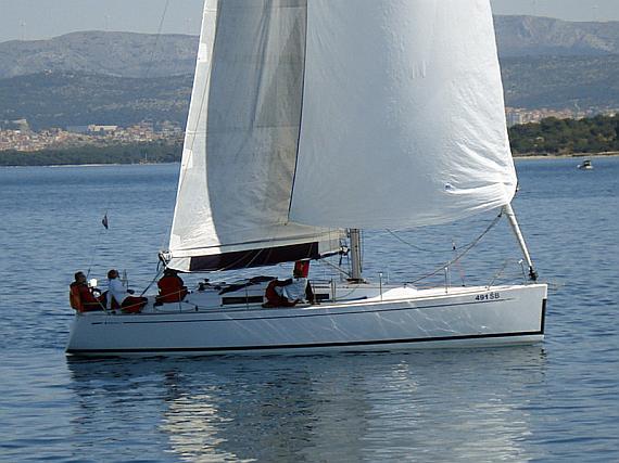 Bareboat Sail boat Grand Soleil 37 R Sportski Vuk - details