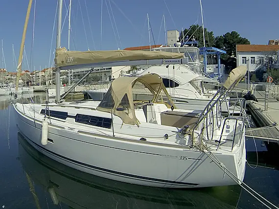 Bareboat Sail boat Dufour 335 GL Lara - details