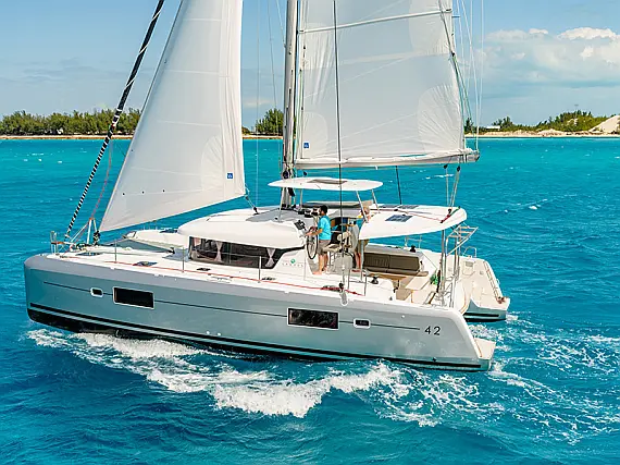 Bareboat Catamaran Lagoon 42 Albion - details